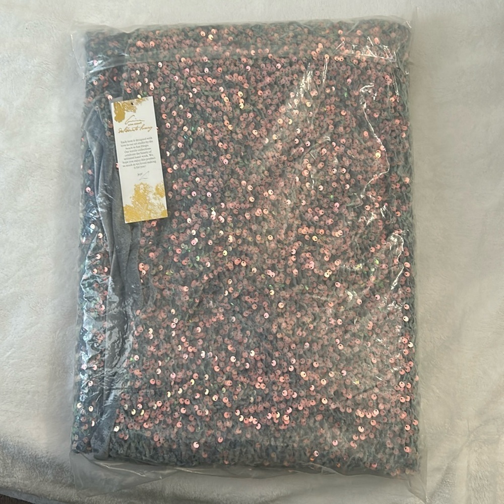NIP Aviva Stanoff Luxury Throw Blanket